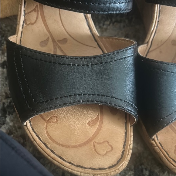 Born Black Leather Wedge Sandals with Ergonomic Design - Picture 5 of 5